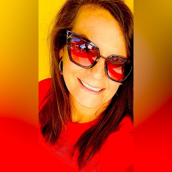 Meet your Posher, Jacqueline - Picture 2 of 2